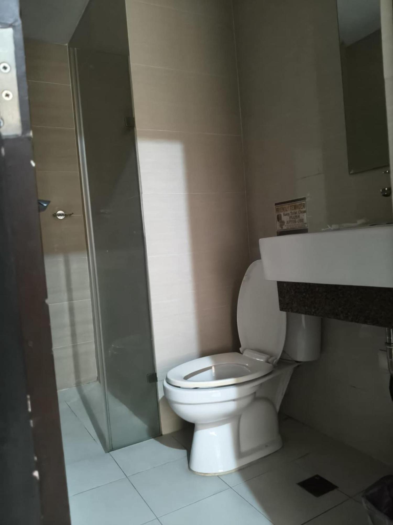 Henry'S Newport Condotel Pasay Extérieur photo